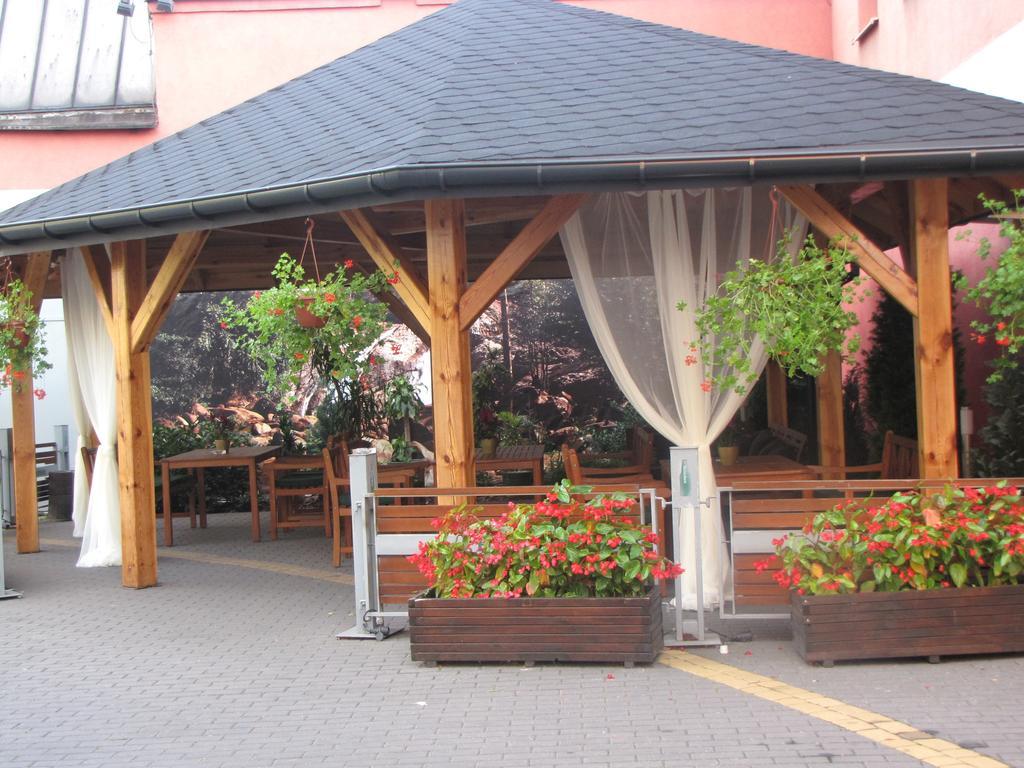 פאביאניצה Aviator Hotel Restauracja & Spa מראה חיצוני תמונה