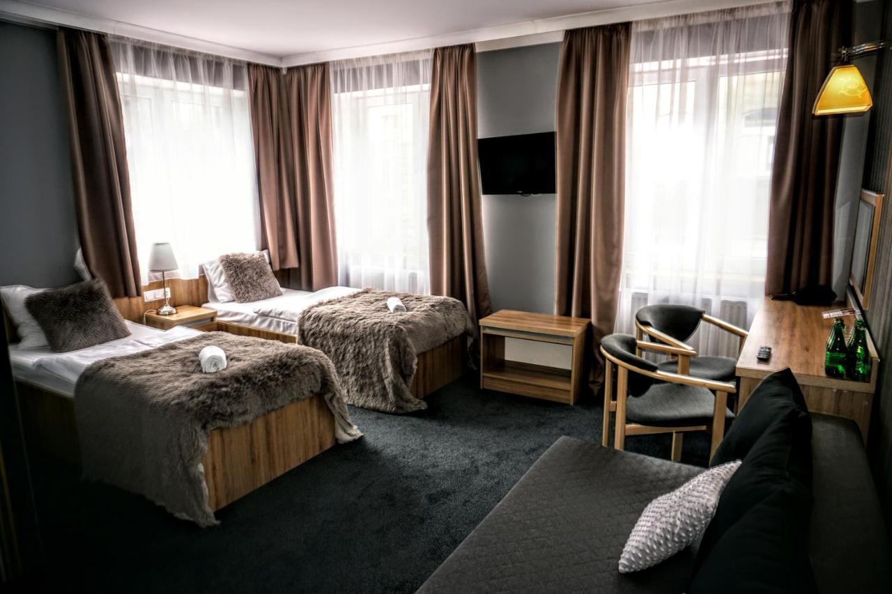 פאביאניצה Aviator Hotel Restauracja & Spa מראה חיצוני תמונה