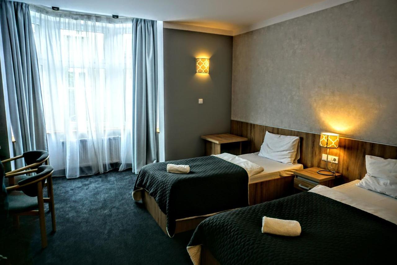 פאביאניצה Aviator Hotel Restauracja & Spa מראה חיצוני תמונה