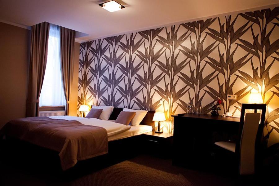 פאביאניצה Aviator Hotel Restauracja & Spa מראה חיצוני תמונה