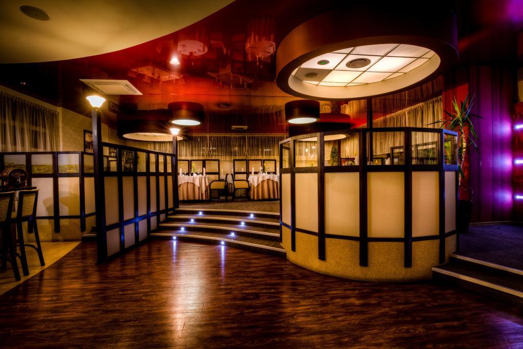 פאביאניצה Aviator Hotel Restauracja & Spa מראה חיצוני תמונה