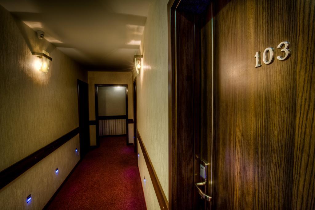 פאביאניצה Aviator Hotel Restauracja & Spa מראה חיצוני תמונה