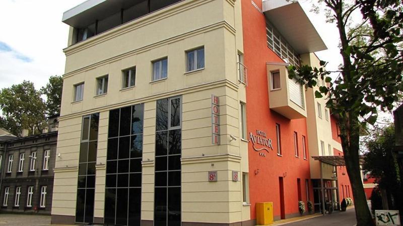 פאביאניצה Aviator Hotel Restauracja & Spa מראה חיצוני תמונה