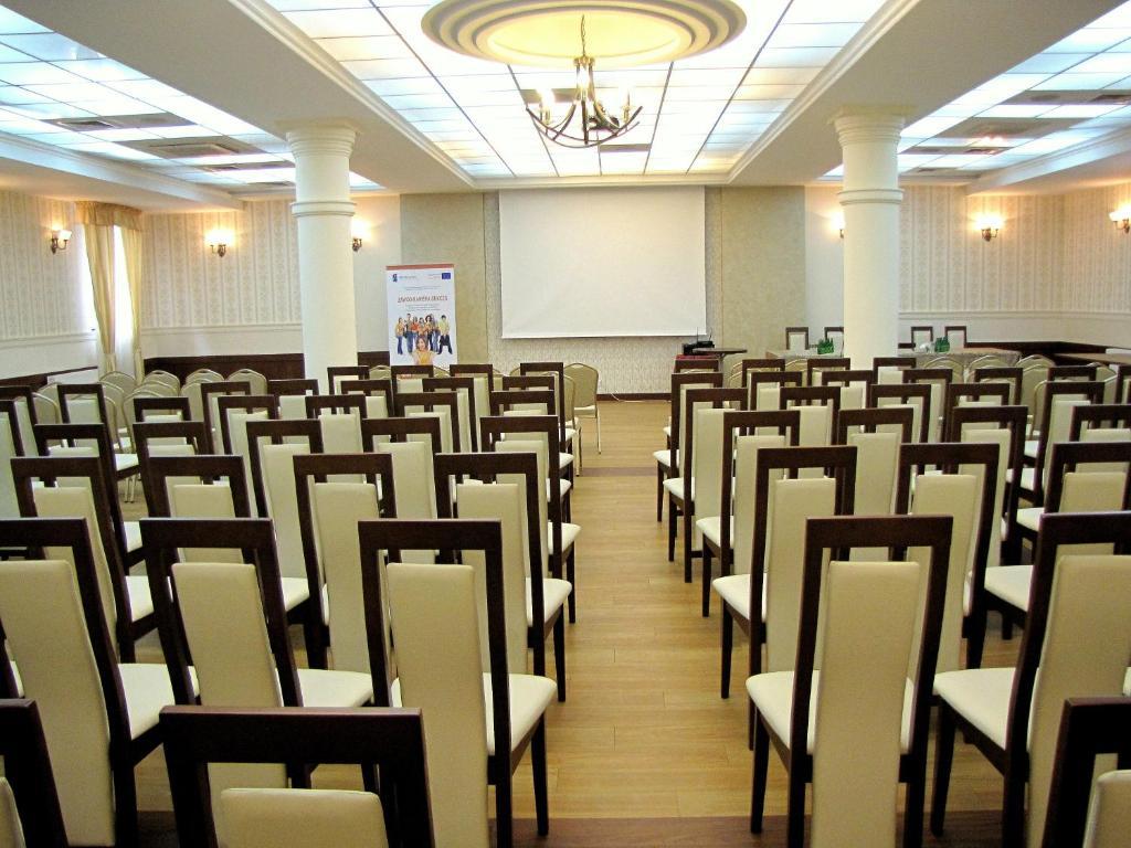 פאביאניצה Aviator Hotel Restauracja & Spa מראה חיצוני תמונה
