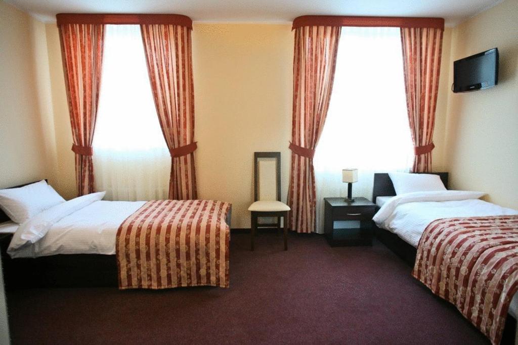 פאביאניצה Aviator Hotel Restauracja & Spa מראה חיצוני תמונה
